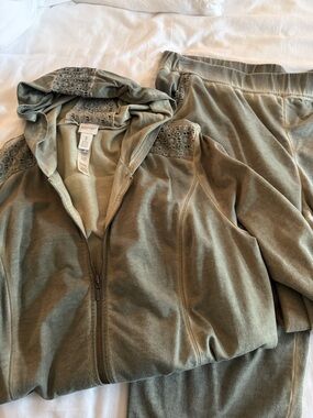 Cozy Olive Green Women's Hooded Pantsuit